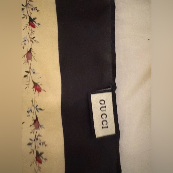 GUCCI SCARF - Picture 5 of 10